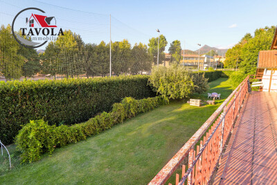 ARCISATE, VILLA BIFAMILIARE