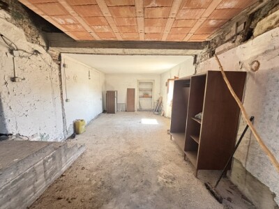 CUASSO AL MONTE, QUADRILOCALE DA RISTRUTTURARE CON CANTINA