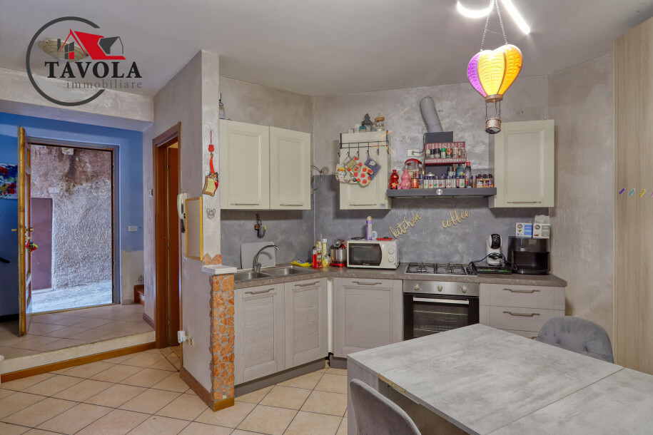 PORTO CERESIO - PORZIONE DI CASA TERRA-CIELO-3