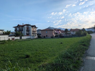 ARCISATE, TERRENO EDIFICABILE