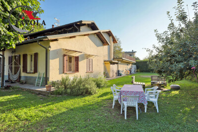 ARCISATE, VILLA BIFAMILIARE