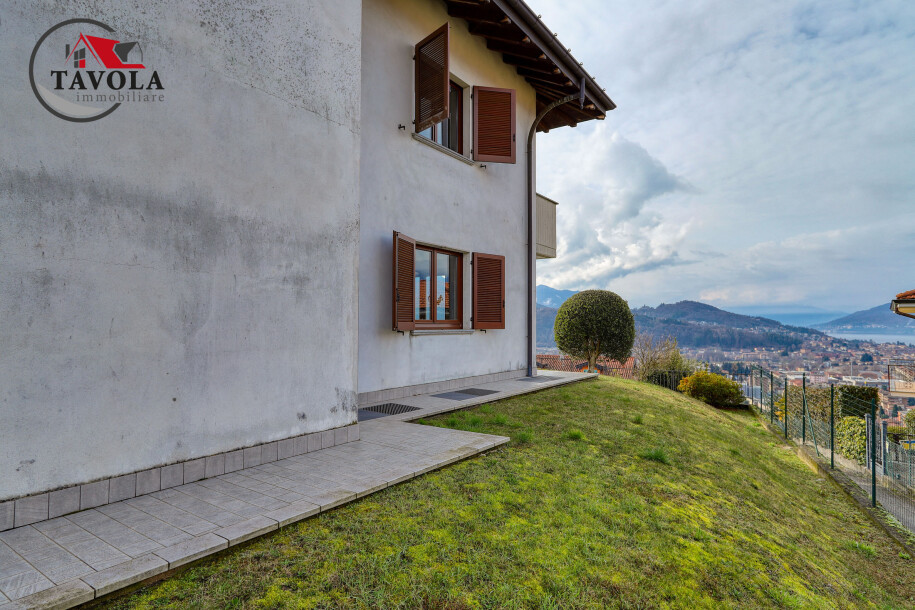 LUINO, PORZIONE DI VILLA BIFAMILIARE-32