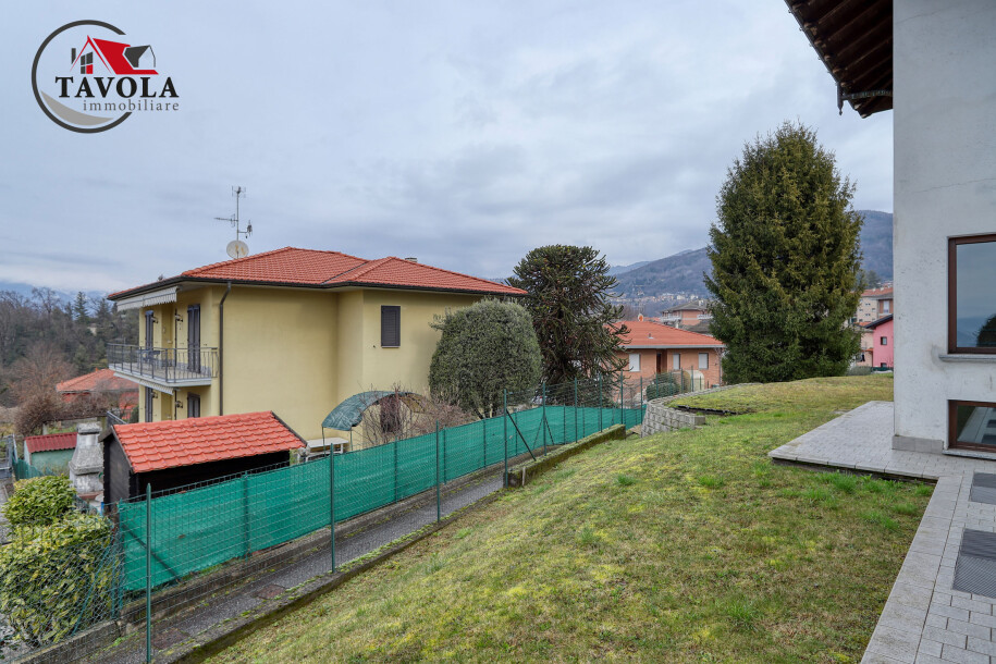 LUINO, PORZIONE DI VILLA BIFAMILIARE-33