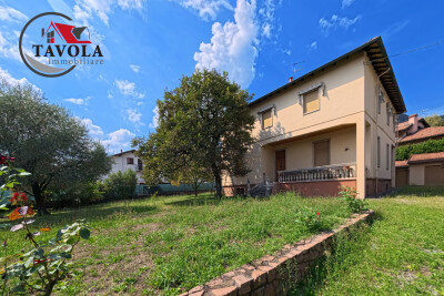 ARCISATE, VILLA BIFAMILIARE