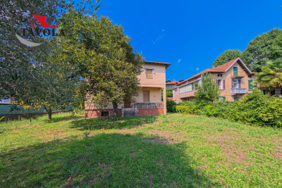 ARCISATE, VILLA BIFAMILIARE
