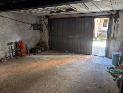 CUASSO AL PIANO, PORZIONE DI CORTE CON BOX