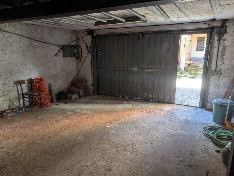 CUASSO AL PIANO, PORZIONE DI CORTE CON BOX-37