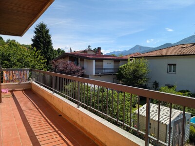 CUASSO AL PIANO, SIGNORILE VILLA CON PARCO