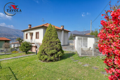 PORTO CERESIO, CASA BIFAMILIARE