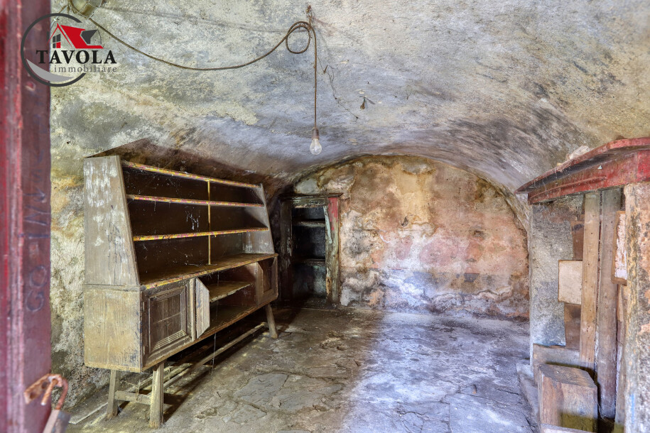 CUASSO AL MONTE, CAVAGNANO, TERRATETTO CON ACCESSORI-34