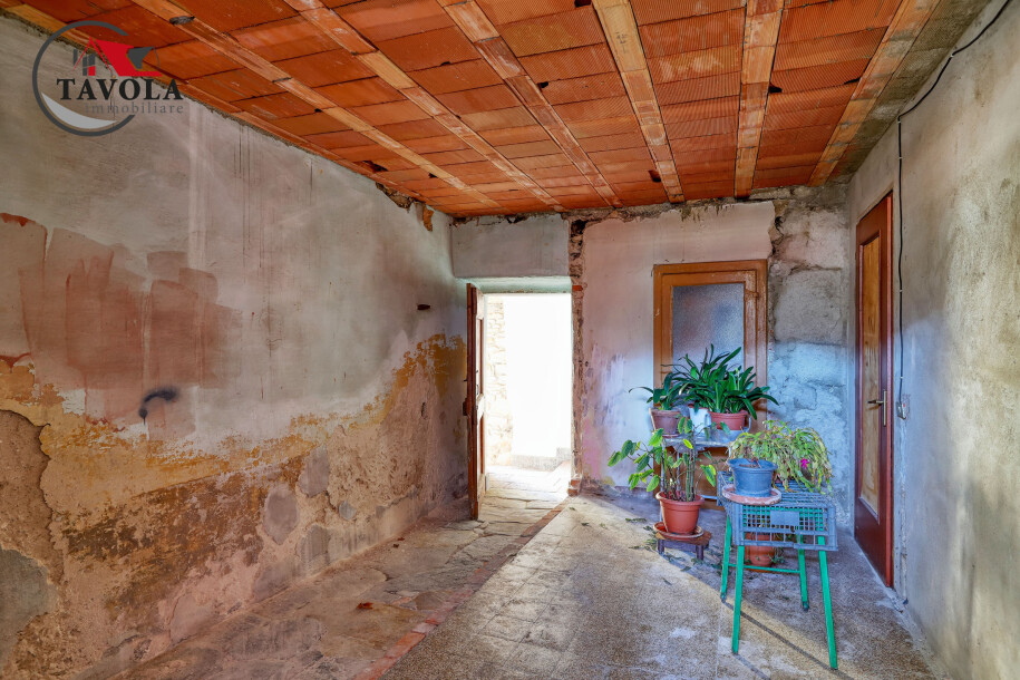 CUASSO AL MONTE, CAVAGNANO, TERRATETTO CON ACCESSORI-35