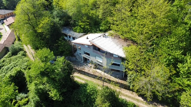 CUASSO AL MONTE, VILLA SINGOLA CON DEPENDANCE E BOSCO PRIVATO-37