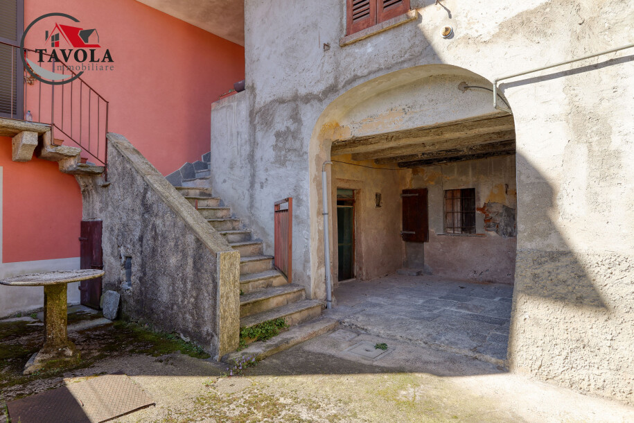 CUASSO AL MONTE, CAVAGNANO, TERRATETTO CON ACCESSORI-36
