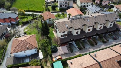 ARCISATE, VILLA A SCHIERA DI TESTA CON GIARDINO