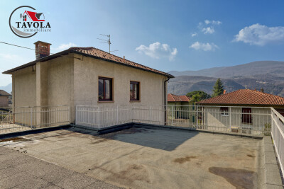 PORTO CERESIO, CASA BIFAMILIARE
