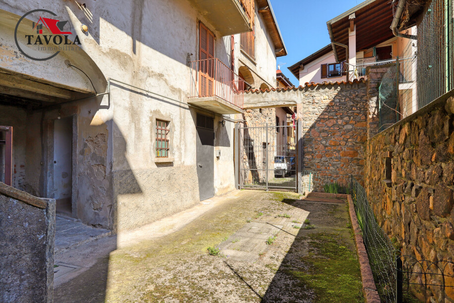 CUASSO AL MONTE, CAVAGNANO, TERRATETTO CON ACCESSORI-37