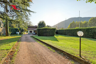 ARCISATE, VILLA BIFAMILIARE