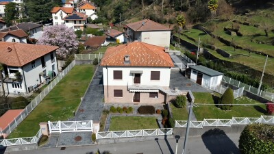 PORTO CERESIO, CASA BIFAMILIARE