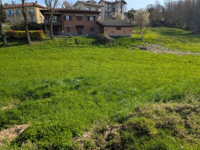 CUNARDO, CONTESTO BIFAMILIARE CON GIARDINO