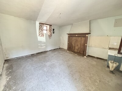 BRENTA, PORZIONE DI CASA TERRA CIELO DA RISTRUTTURARE