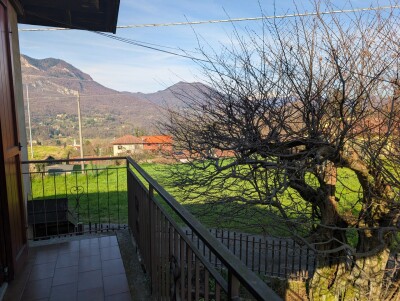 CUNARDO, CONTESTO BIFAMILIARE CON GIARDINO