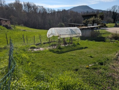 CUNARDO, CONTESTO BIFAMILIARE CON GIARDINO