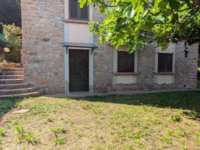 CUASSO AL MONTE, CASA INDIPENDENTE CON AMPIA AUTORIMESSA