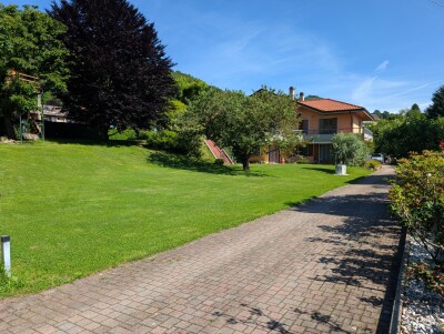 CUASSO AL PIANO, SIGNORILE VILLA CON PARCO