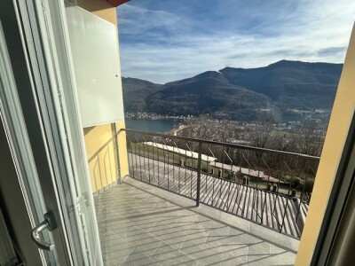 CUASSO AL MONTE, TRILOCALE CON VISTA LAGO