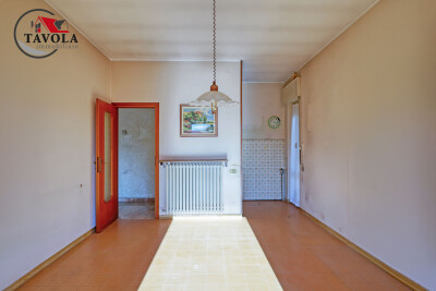 ARCISATE, TRILOCALE IN BIFAMILIARE