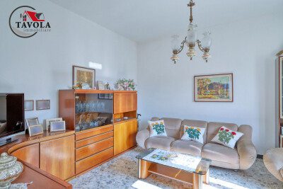 PORTO CERESIO, CASA BIFAMILIARE