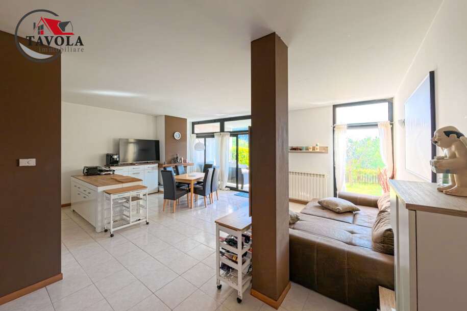 CUASSO AL MONTE, APPARTAMENTO CON PISCINA E VISTA LAGO-6