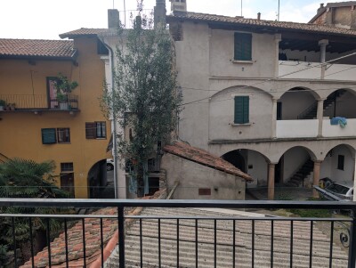 INDUNO OLONA, TRILOCALE IN CORTE CON BOX