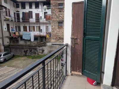 INDUNO OLONA, TRILOCALE IN CORTE CON BOX
