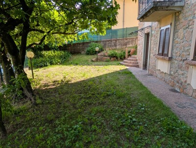 CUASSO AL MONTE, CASA INDIPENDENTE CON AMPIA AUTORIMESSA