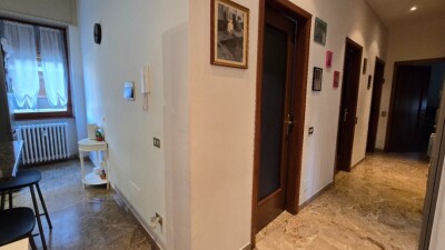 VARESE, AMPIO TRILOCALE CON TERRAZZA