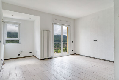 CUASSO AL MONTE, TRILOCALE CON VISTA LAGO