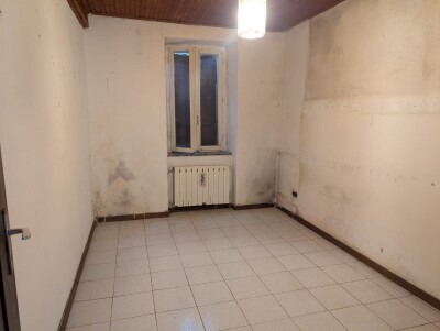 INDUNO OLONA, TRILOCALE IN CORTE CON BOX