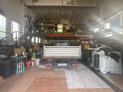 CUVEGLIO, CAPANNONE INDUSTRIALE CON PIAZZALE: