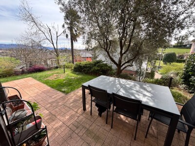 ARCISATE, VILLA A SCHIERA DI TESTA CON GIARDINO