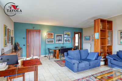 LUINO, PORZIONE DI VILLA BIFAMILIARE