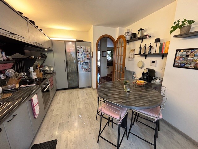 ARCISATE, VILLA A SCHIERA DI TESTA CON GIARDINO-9