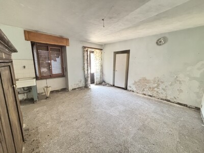 BRENTA, PORZIONE DI CASA TERRA CIELO DA RISTRUTTURARE