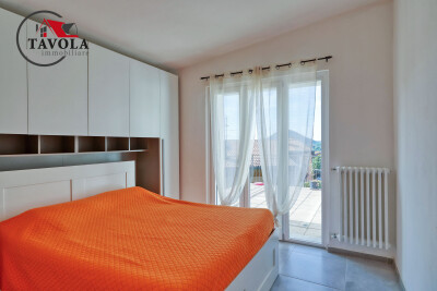 CUASSO AL PIANO, VILLETTA CON GIARDINO