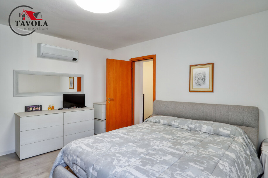 BISUSCHIO, TRILOCALE IN CORTE CON BOX-8