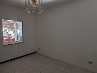 INDUNO OLONA, TRILOCALE IN CORTE CON BOX