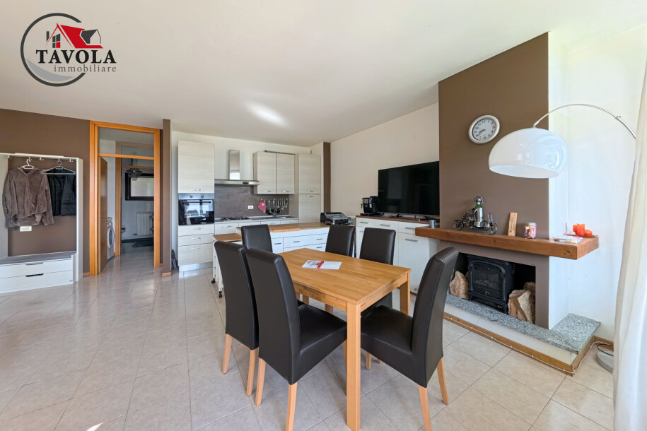 CUASSO AL MONTE, APPARTAMENTO CON PISCINA E VISTA LAGO-9