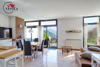 CUASSO AL MONTE, APPARTAMENTO CON PISCINA E VISTA LAGO
